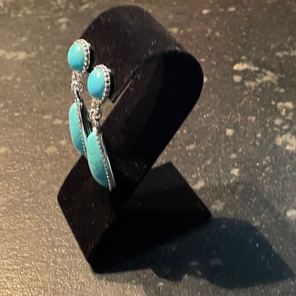 Elegant Curved Velvet-Covered Earring Display (NWOT) - Picture 9 of 10